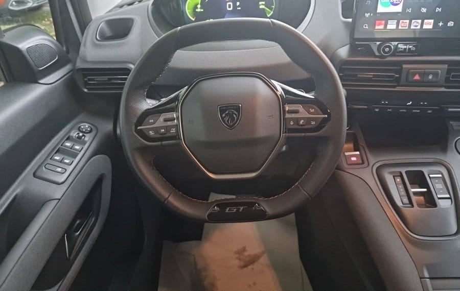 Choisissez votre peugeot rifter chez CarGo Flex