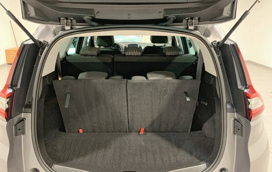 Choisissez votre renault grandscenic chez CarGo Flex